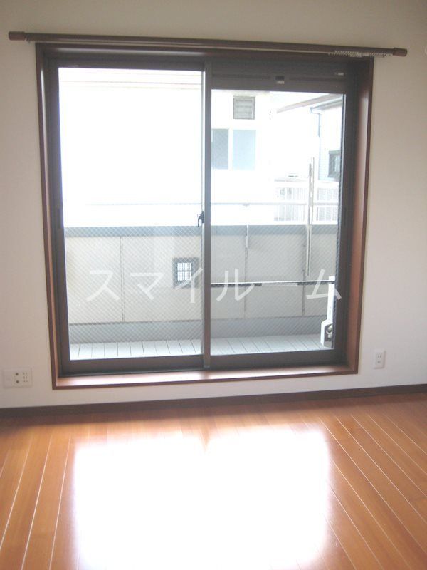 居室・リビング　別部屋参考写真となります。