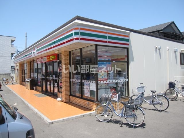 コンビニ　セブンイレブン 北本二ツ家1丁目店（コンビニ）まで589m