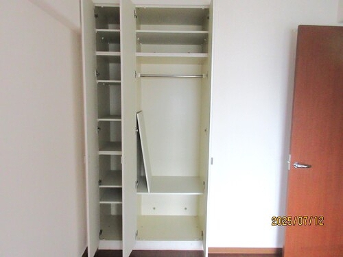 収納　洋室約6.3畳　クロゼット