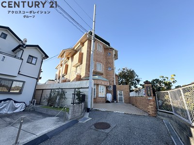 建物外観　敷地内駐車場・駐輪場あり！