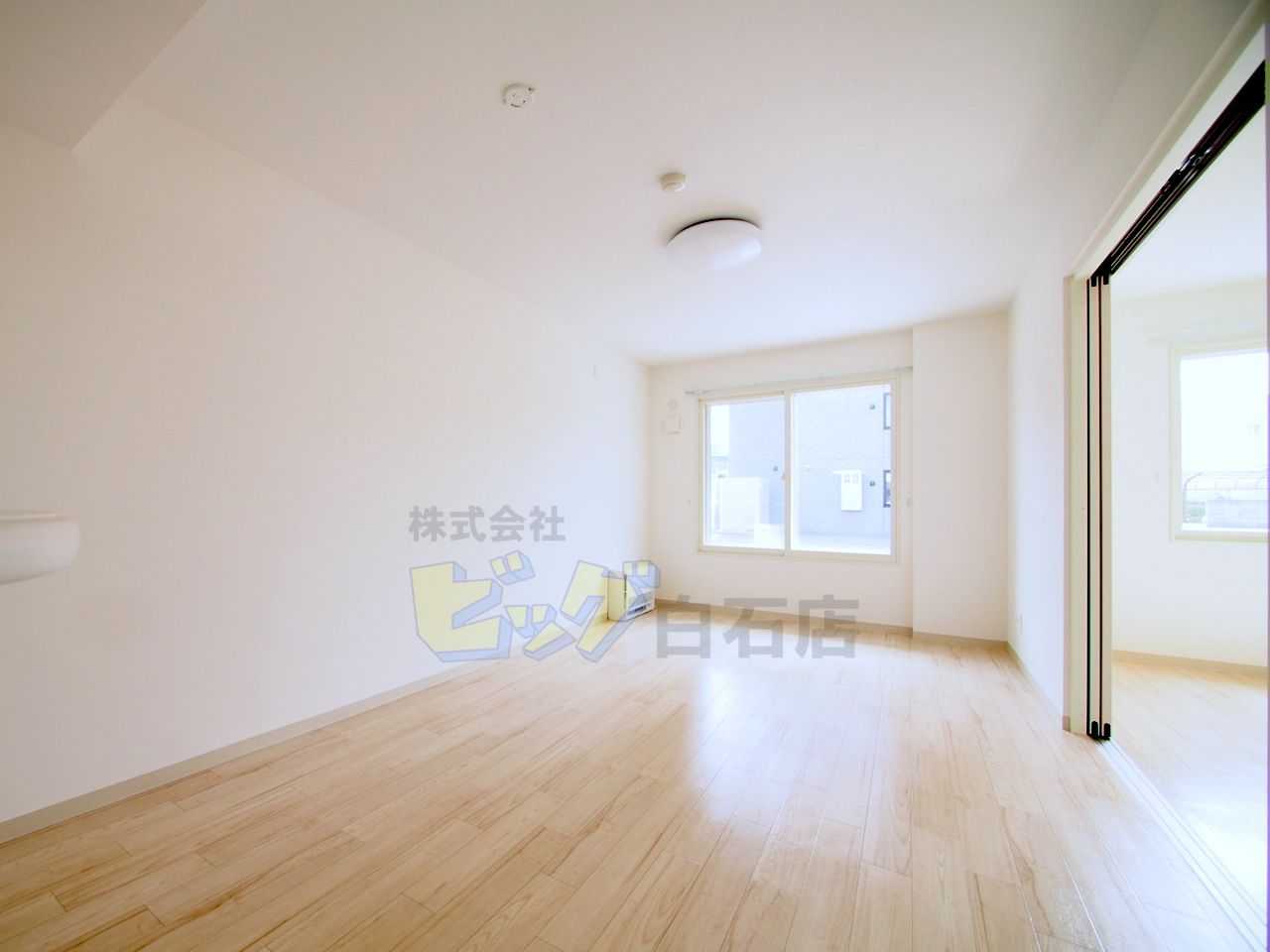 居室・リビング　日当たり良好で明るいリビングです♪