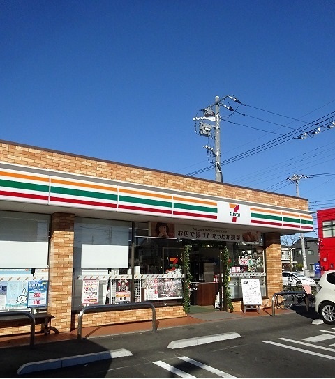 コンビニ　セブンイレブン（コンビニ）まで300m