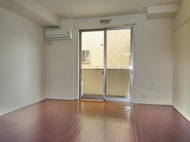 居室・リビング　★洋室8.2帖　エアコン★