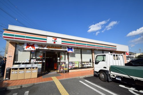 コンビニ　セブンイレブン 大阪鶴見緑地店（コンビニ）まで490m