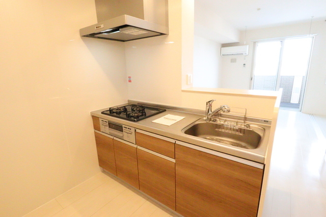 キッチン　対面式３口ガスコンロ付システムキッチン