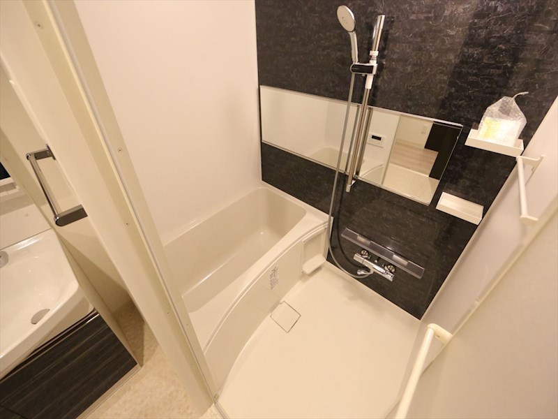 バス・シャワールーム　浴室暖房乾燥機付　追い焚き・オートバス機能付お風呂