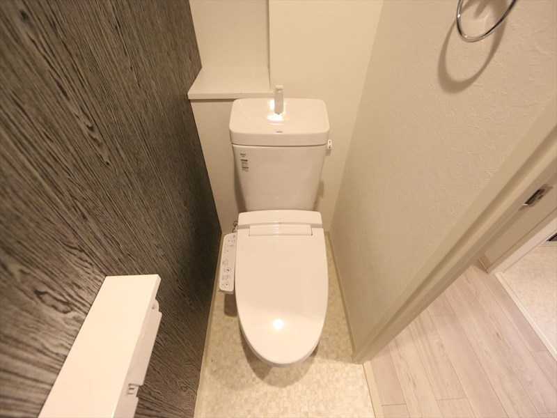 トイレ　温水洗浄暖房便座付トイレ