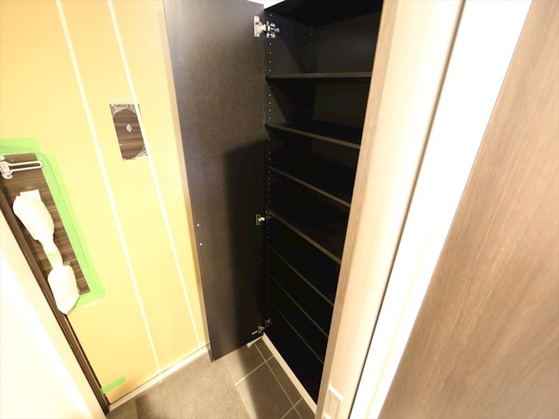 玄関　玄関　シューズボックス付（収納充実してます）
