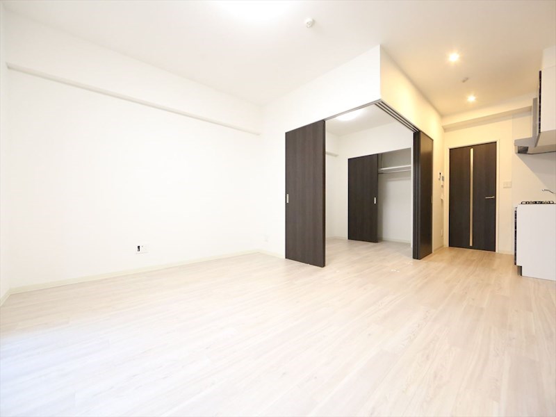 居室・リビング　ＬＤＫ13.4帖　洋室4.3帖　つなげても仕切っても使えます