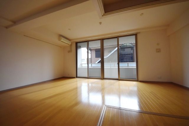 居室・リビング　フローリング