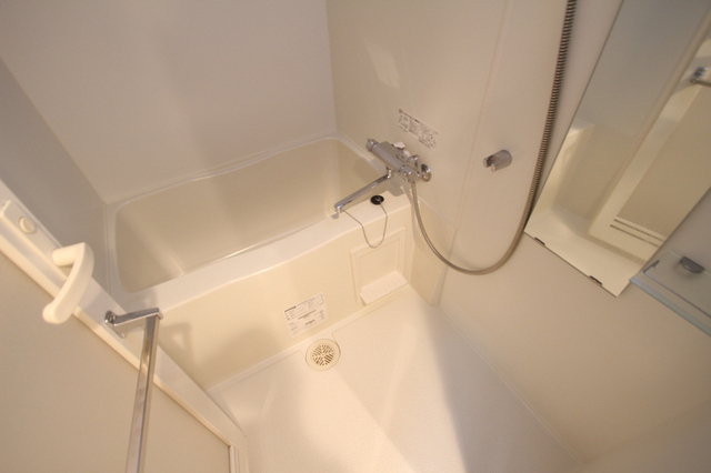 バス・シャワールーム　※同号室別室の参考写真です。