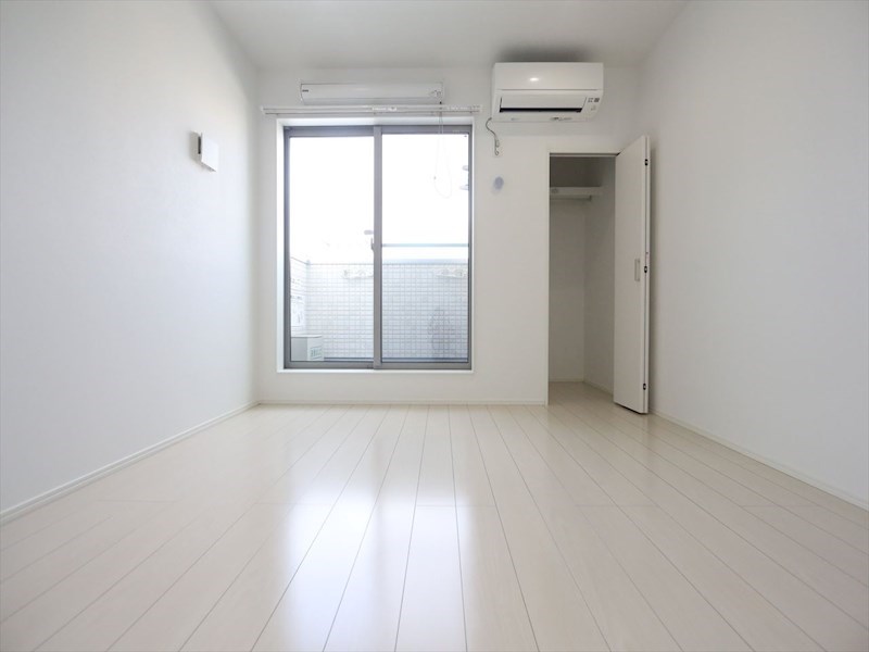 バルコニー　洋室7.2帖　エアコン付　クローゼット付　バルコニー