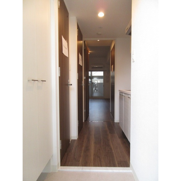 玄関　玄関カラの眺め