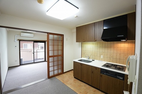 居室・リビング　ダイニングキッチン（約6.0畳）