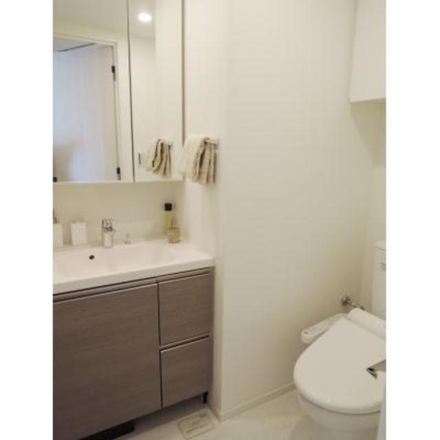 トイレ　※写真は同タイプ住戸です。