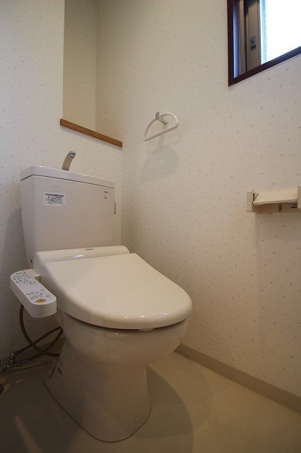 トイレ　同物件、別号室のものです。