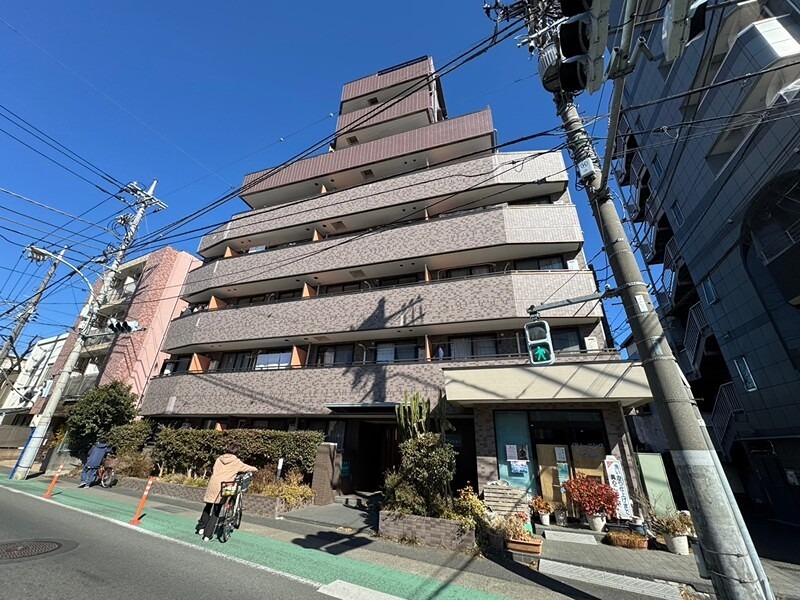 建物外観　エレベーター付きのマンションです