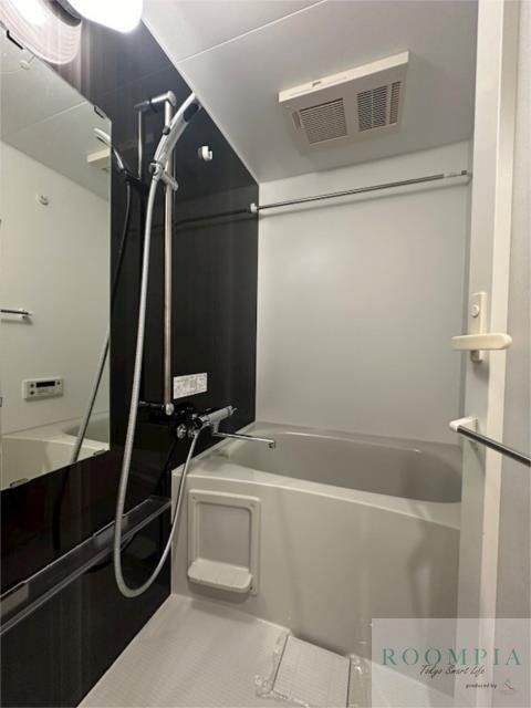 バス・シャワールーム　※同タイプの別のお部屋です。