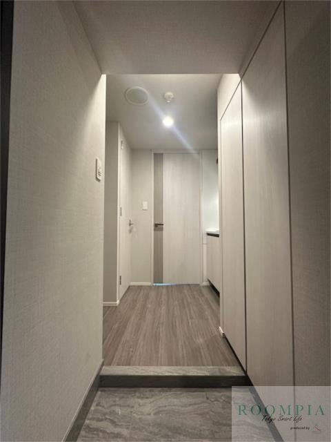 玄関　※同タイプの別のお部屋です。