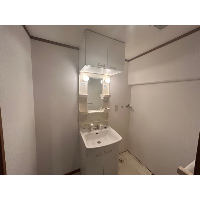 洗面設備　別部屋参照・現状優先