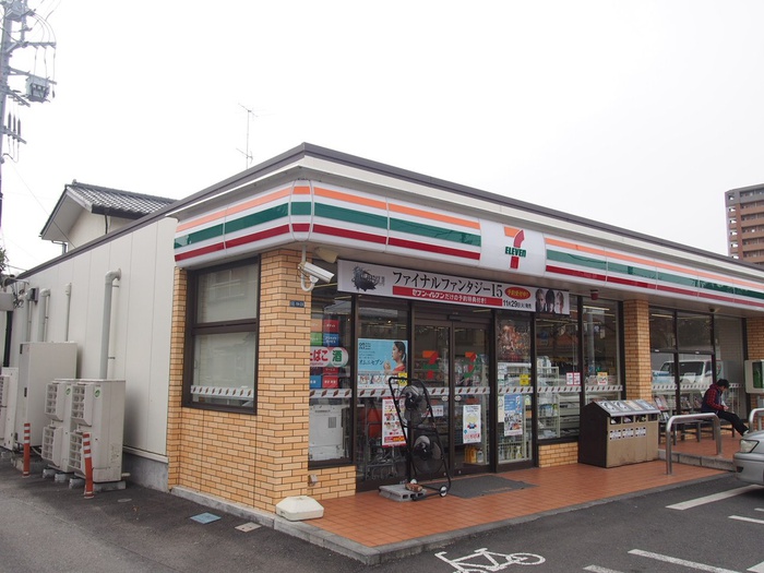 コンビニ　セブンイレブン（コンビニ）まで290m