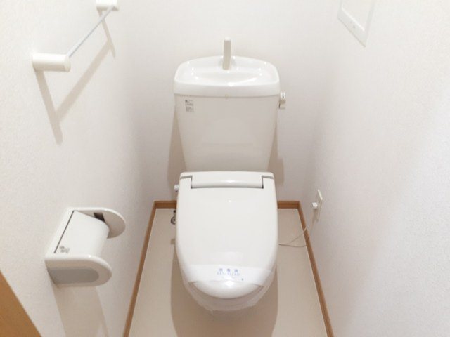 トイレ　別室の画像です、ご参考までに