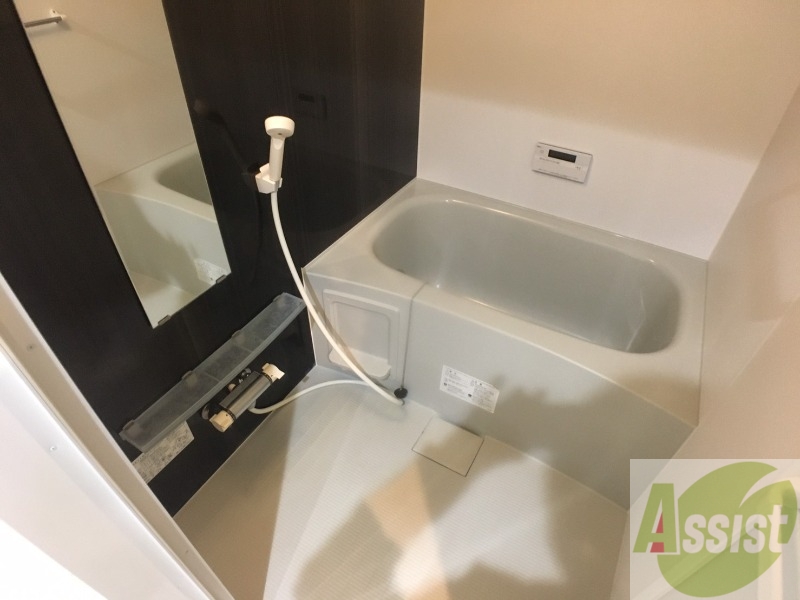 バス・シャワールーム　お風呂になります。一日の疲れを癒してくださいね。