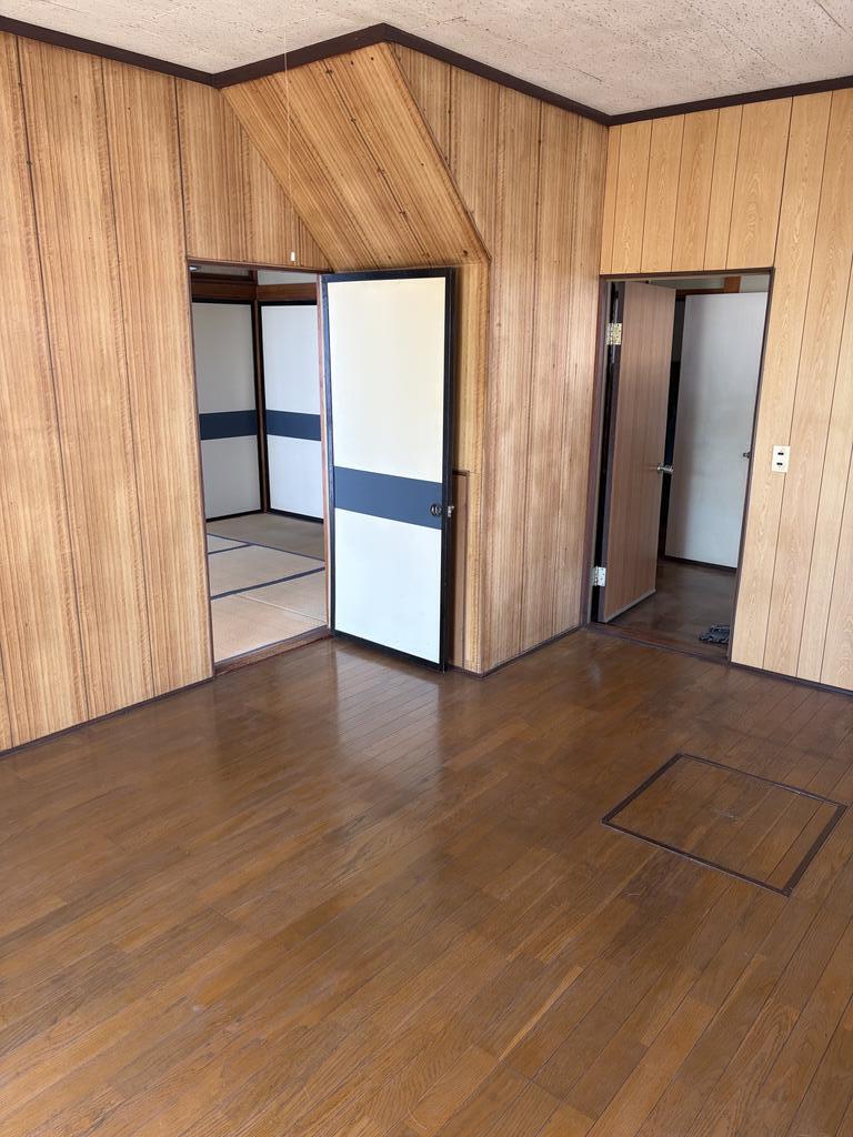 郡山6丁目貸家の居間写真
