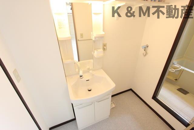 洗面設備　コンパクトで使いやすい洗面所