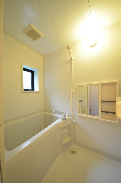 バス・シャワールーム　★窓があるのはポイント高いですね★