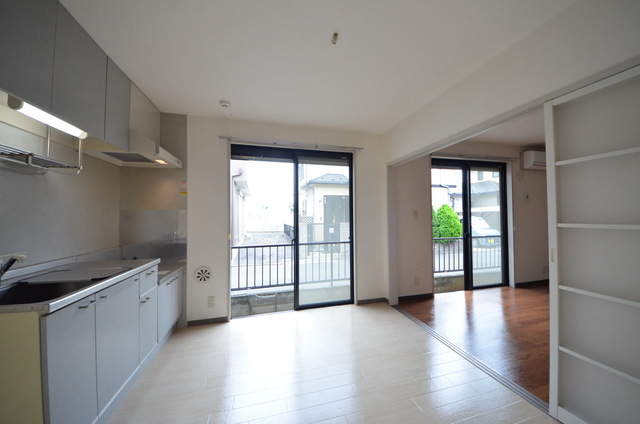 居室・リビング　★大きな窓の明るいお部屋★