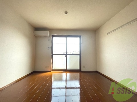 居室・リビング　こちら生活のメインとなる洋室になります。