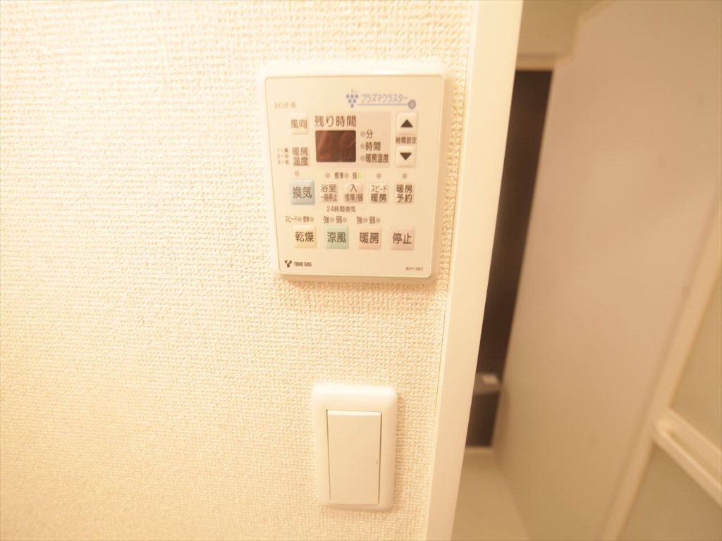 その他設備　浴室暖房乾燥機付き