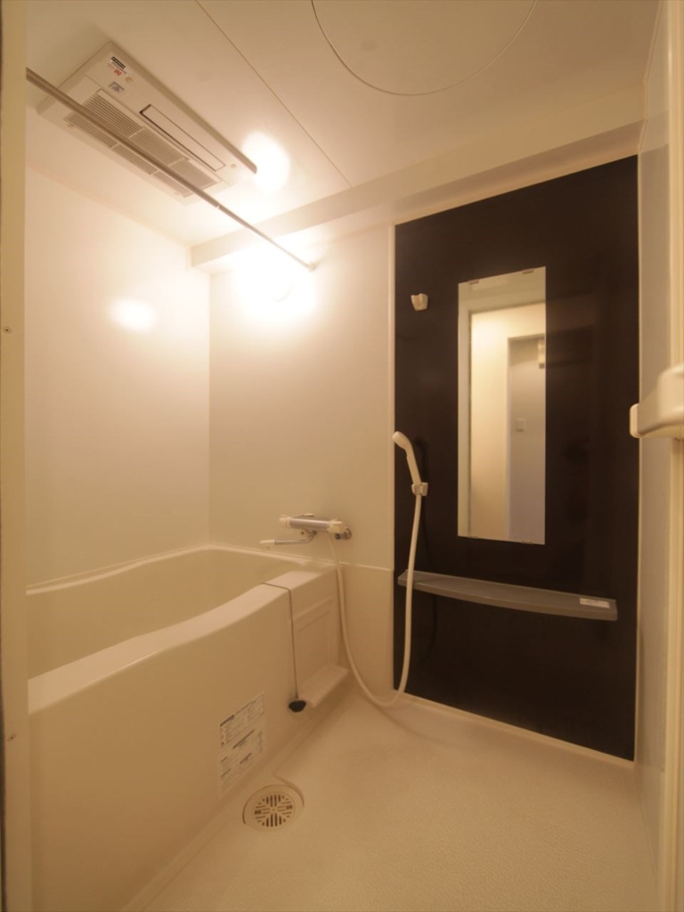 バス・シャワールーム　バスルーム　浴室暖房乾燥機付き