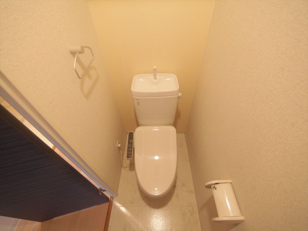 トイレ　温水洗浄暖房便座付トイレ