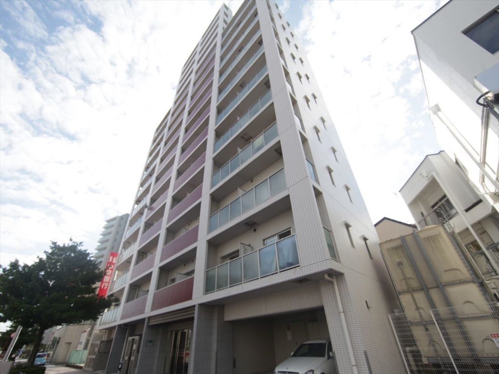 建物外観　外観　デザイナーズ　防犯カメラ　オートロック　宅配ＢＯＸ付