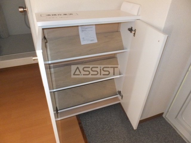 玄関　内見可能♪お電話がご案内スムーズです♪オンラインもOK♪