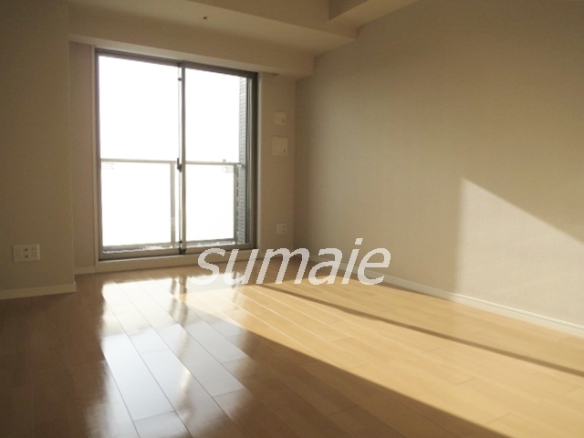 居室・リビング　8帖の広々洋室です☆