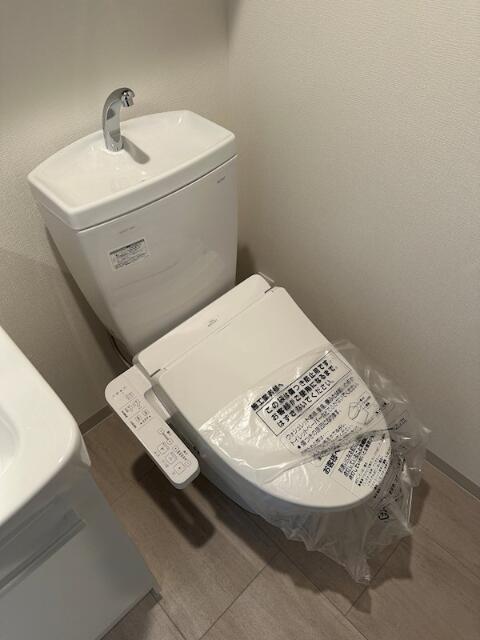 トイレ　温水洗浄便座です