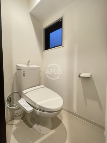 トイレ　リバーサイド道頓堀西　窓付きトイレ