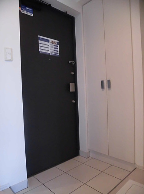 玄関　※別部屋の参考写真です。