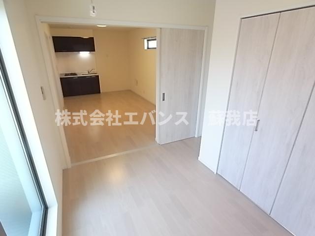 その他部屋・スペース　広くて明るい寝室