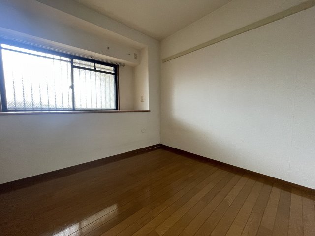 その他部屋・スペース　広くて明るい寝室