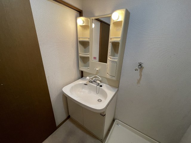 洗面設備　コンパクトで使いやすい洗面所