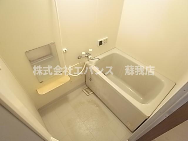 バス・シャワールーム　落ち着いた空間のお風呂です