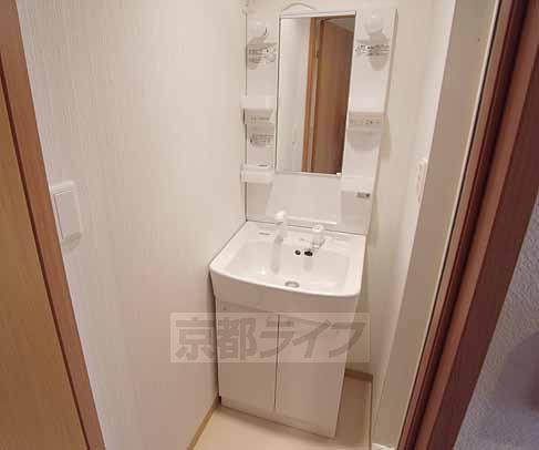 洗面設備　キレイな独立洗面台