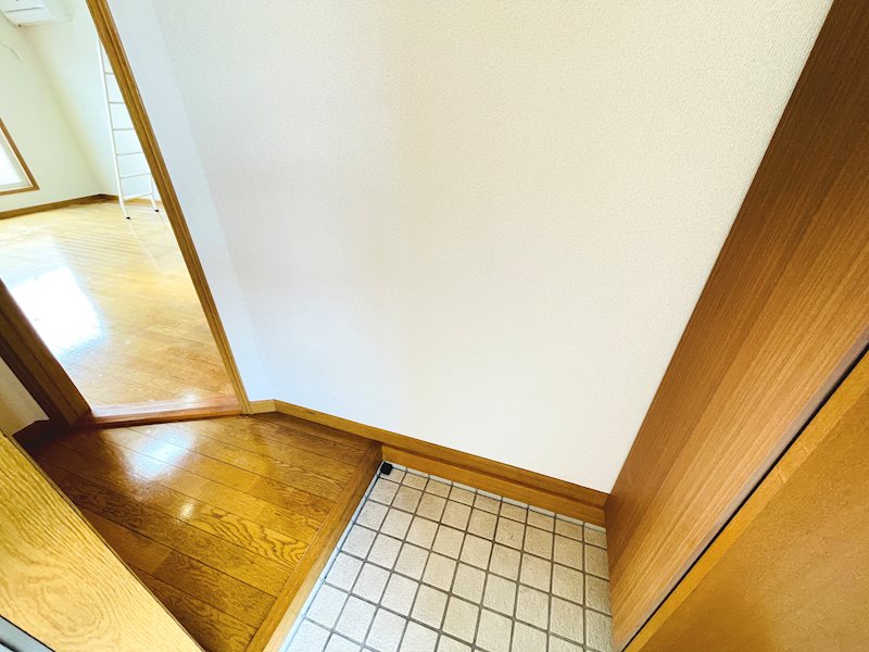 玄関　玄関には背の高い下駄箱も設置済です！
