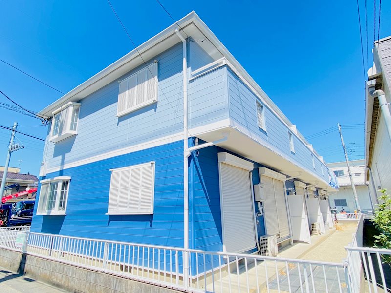 建物外観　南向きで青の外観が目印です！