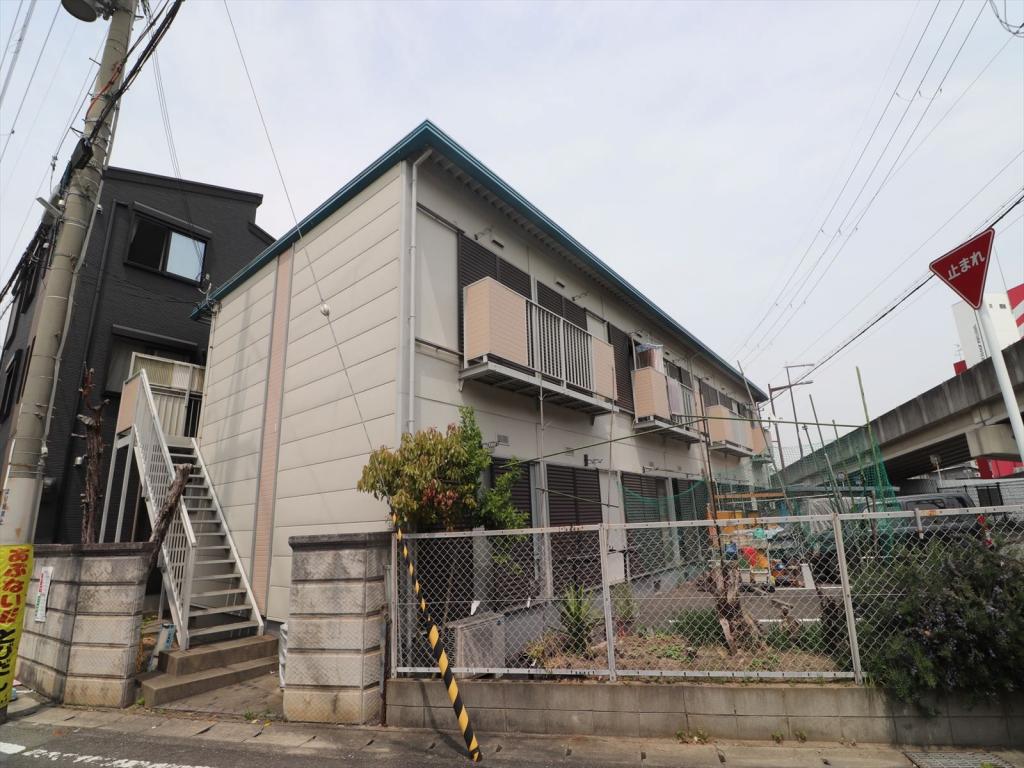 建物外観　軽量鉄骨造のアパートです