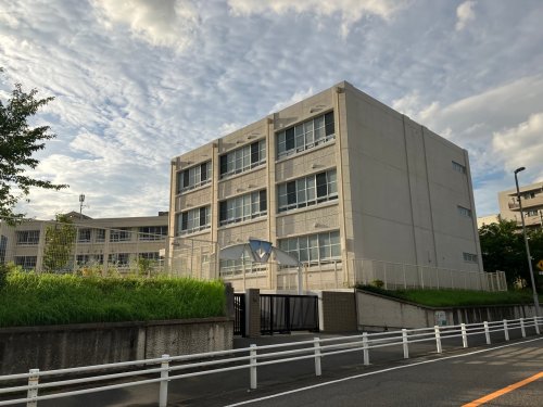 小学校　名古屋市立自由ケ丘小学校（小学校）まで2063m